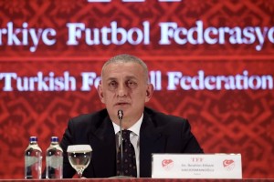 Escándalo en Turquía por futbolistas sospechados por apuestas: más de 100 involucrados