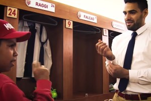 Falcao cumplió el sueño de un niño colombiano en Mónaco
