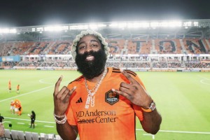 James Harden y su relación con Houston Dynamo: le regaló sus nuevas zapatillas a todo el plantel