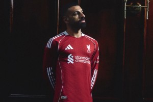 Liverpool y adidas lanzaron sus nuevas camisetas para la temporada 2025/26