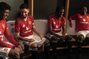 Manchester United y adidas lanzaron la camiseta titular para la temporada 2025/26