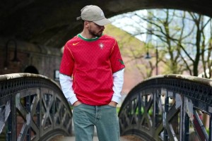 Nike relanzó la camiseta Total 90 que usó Portugal en la Eurocopa 2004