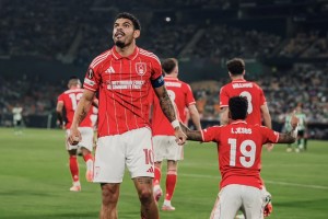 ¿Por qué el Nottingham Forest tuvo que cambiar su main sponsor en la Europa League?