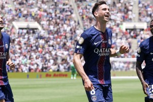 El PSG presentó una colaboración con el artista The Weeknd en su nueva camiseta