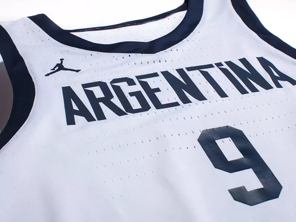 Generosidad componente junto a Jordan presenta las nuevas camisetas de la Selección argentina de básquet |  Marketing Registrado