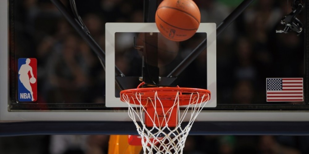 adidas present&oacute; la edici&oacute;n limitada de camisetas que vestir&aacute;n en la NBA en Navidad