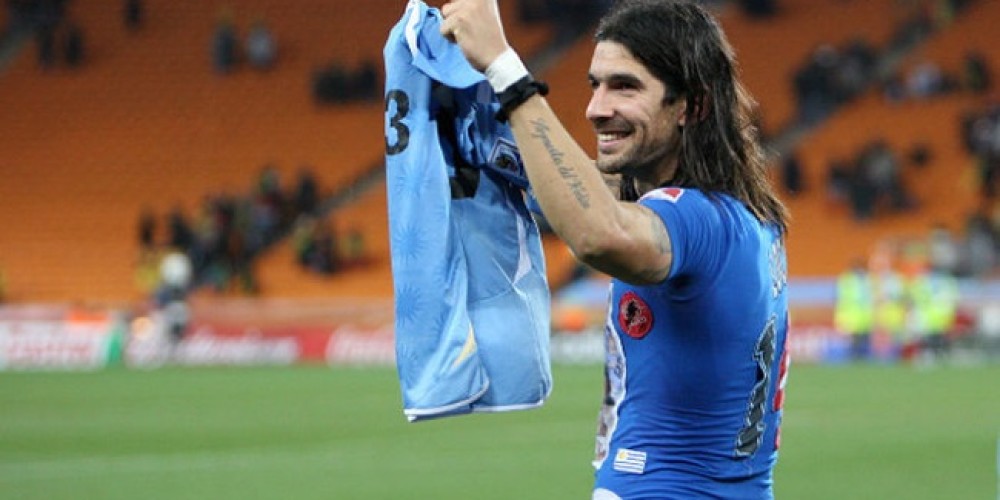 El Loco Abreu suma su 22° equipo y se acerca al récord mundial