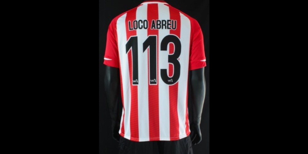 El Loco Abreu utilizará la camiseta 113 en el Bangú brasilero