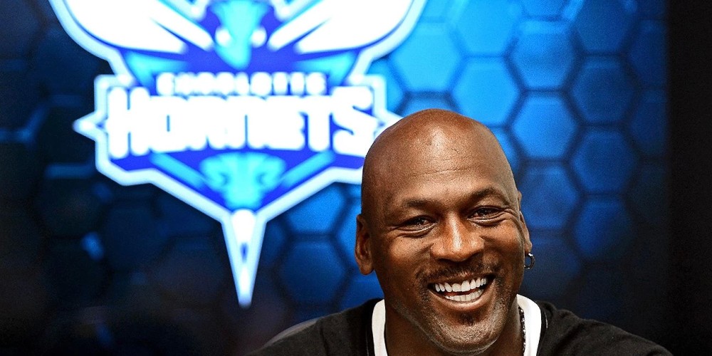 Todo acordado: Michael Jordan vender&aacute; a los Charlotte Hornets