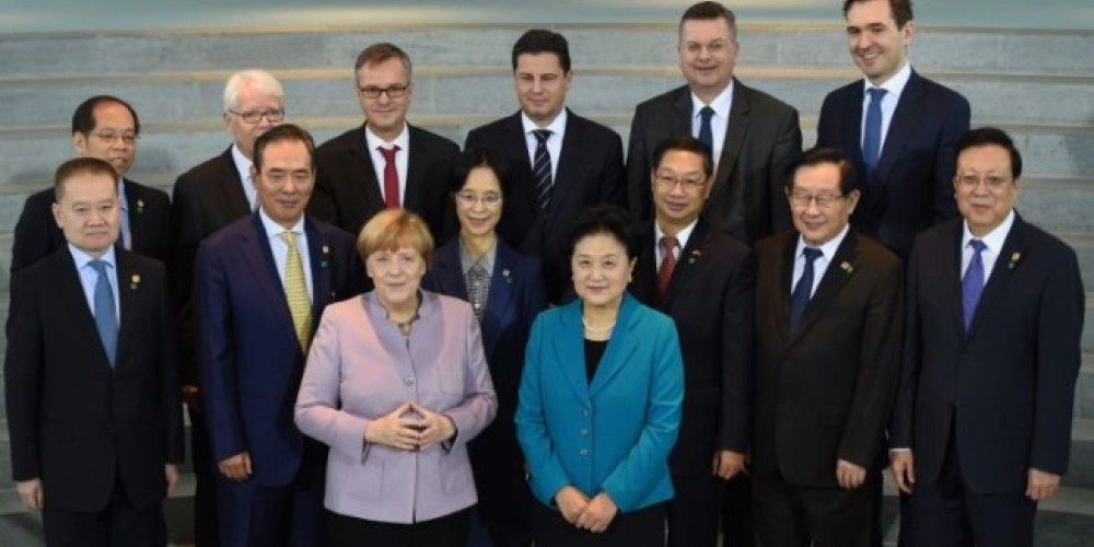 Merkel y Yandong firman acuerdo para revolucionar el f&uacute;tbol chino