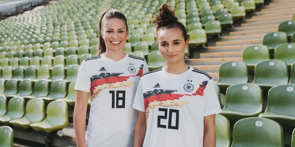adidas se compromete con el f&uacute;tbol femenino e iguala los premios entre hombres y mujeres