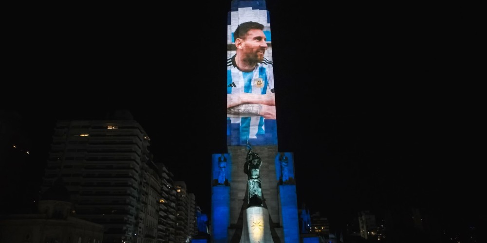 adidas realiz&oacute; un homenaje a Messi y a la selecci&oacute;n en el monumento a la bandera