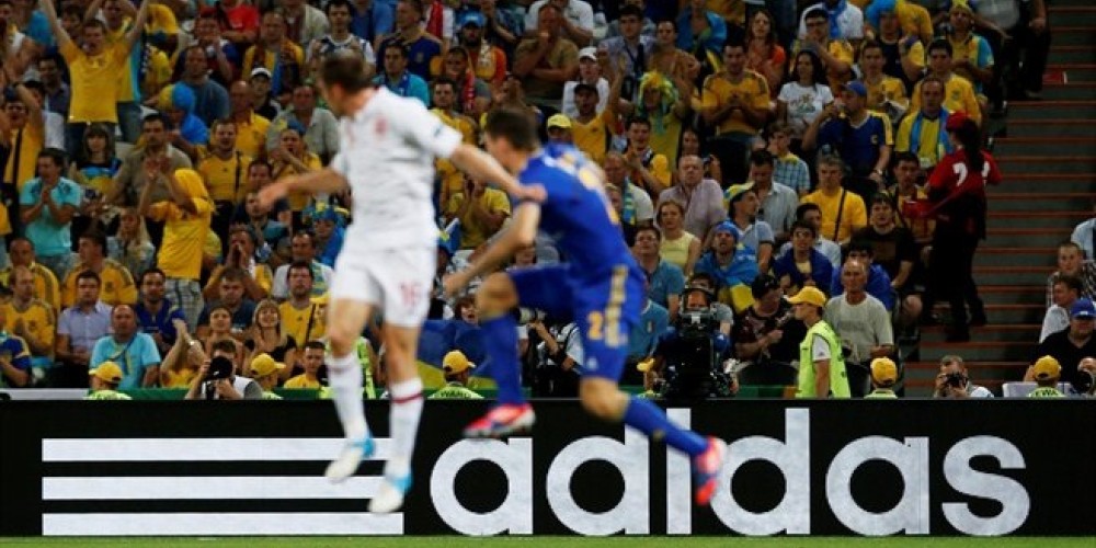 La UEFA extendi&oacute; su v&iacute;nculo con adidas 