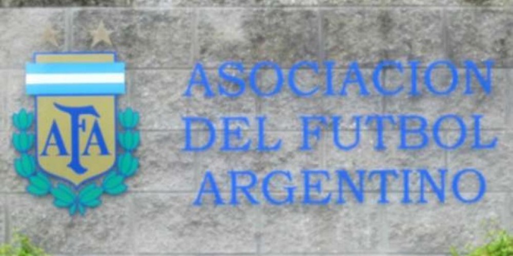 43 argentinos enviaron sus CVs a la FIFA para manejar la AFA