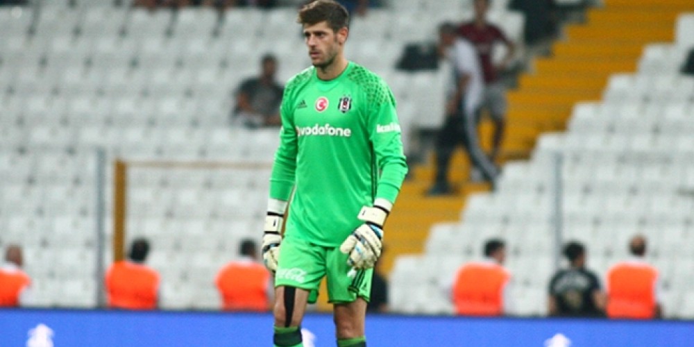 Un arquero quedó eliminado de la Champions y su llanto recorre el mundo