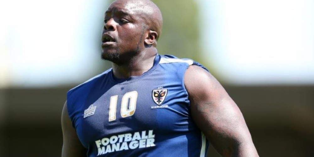 El jugador m&aacute;s grande del mundo busca club por Whatsapp