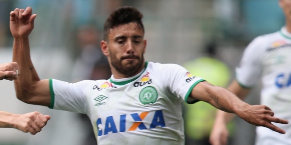 Alan Ruschel, el jugador que sobrevivió al accidente de Chapecoense, volvío a jugar frente al Barcelona