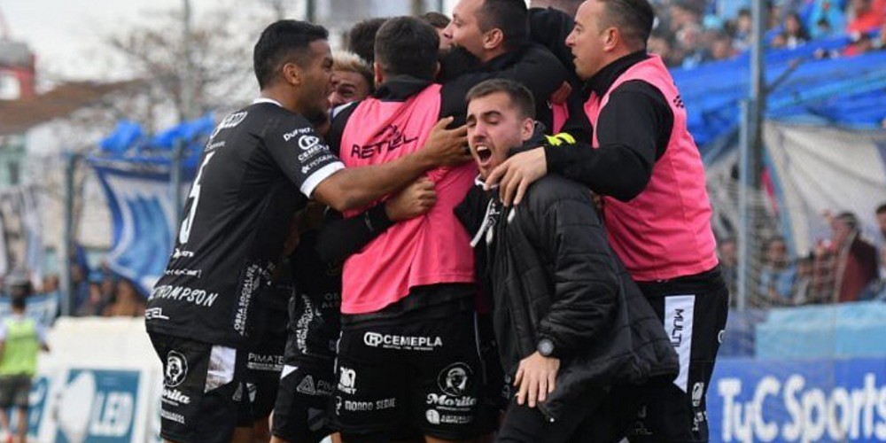 Insólito: pagaron 60 mil dólares por un jugador que el entrenador no va a usar