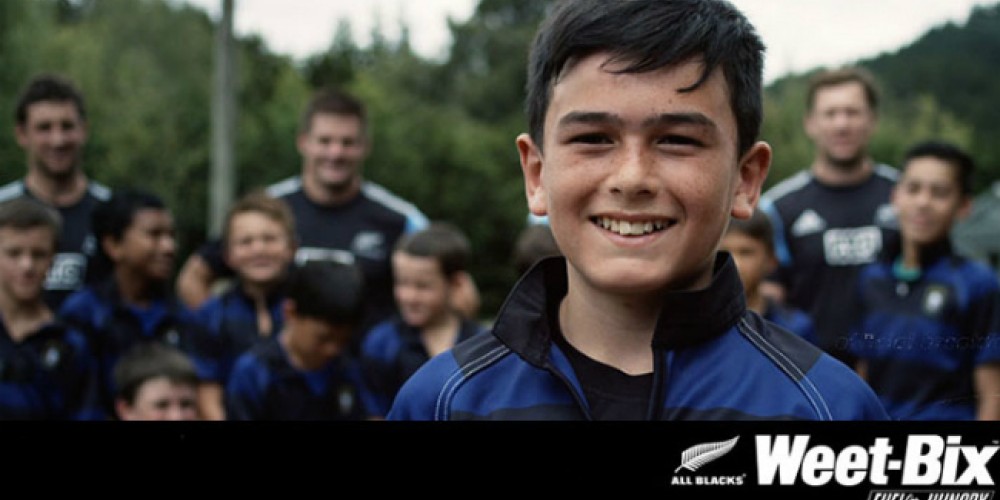 Los All Blacks le cumplen el sueño a un niño y juegan rugby con él