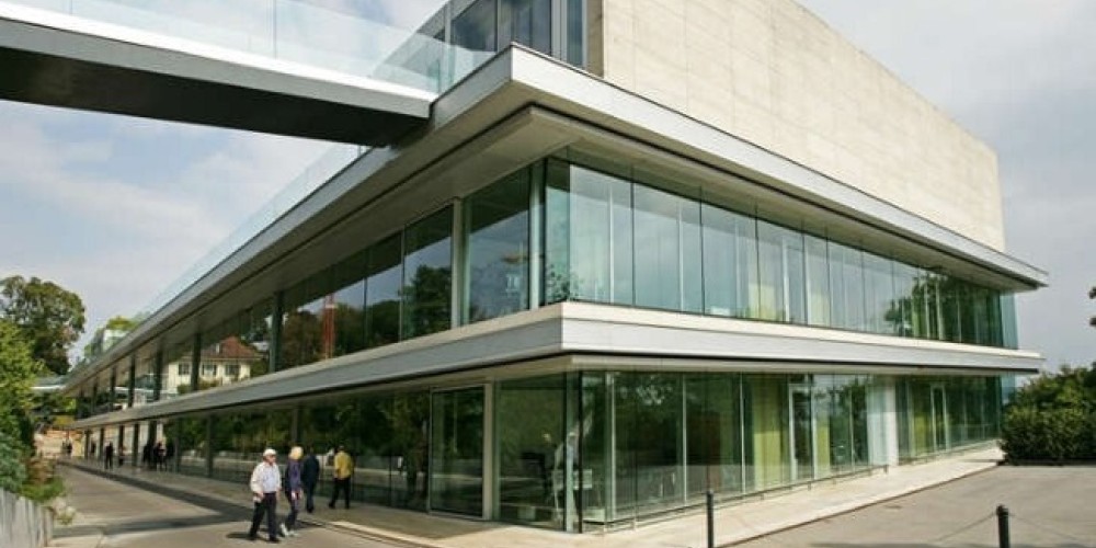 La policía suiza allanó oficinas de la UEFA