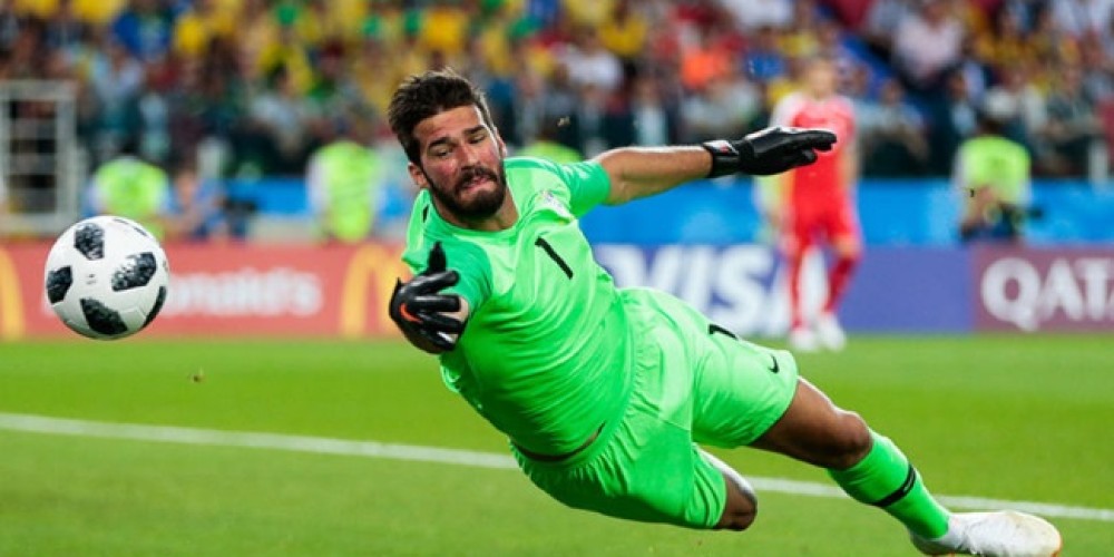 Liverpool contrató al arquero más caro de la historia del fútbol