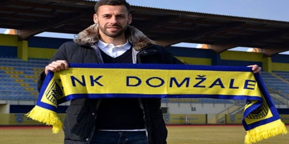 Un futbolista español encontró club a través de una red social