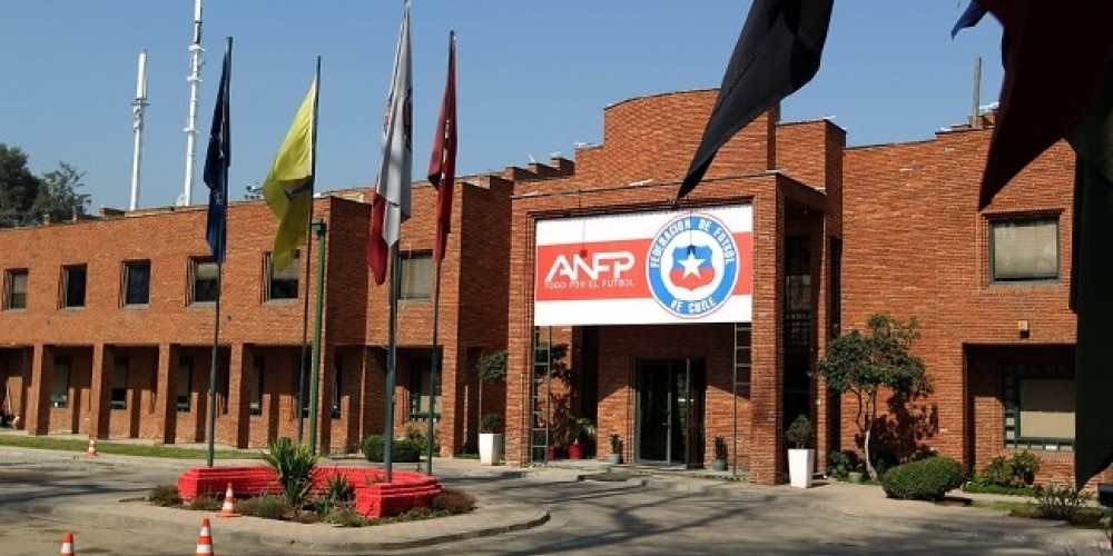 Chile fren&oacute; los cambios en sus torneos a la espera de la nueva Copa Libertadores