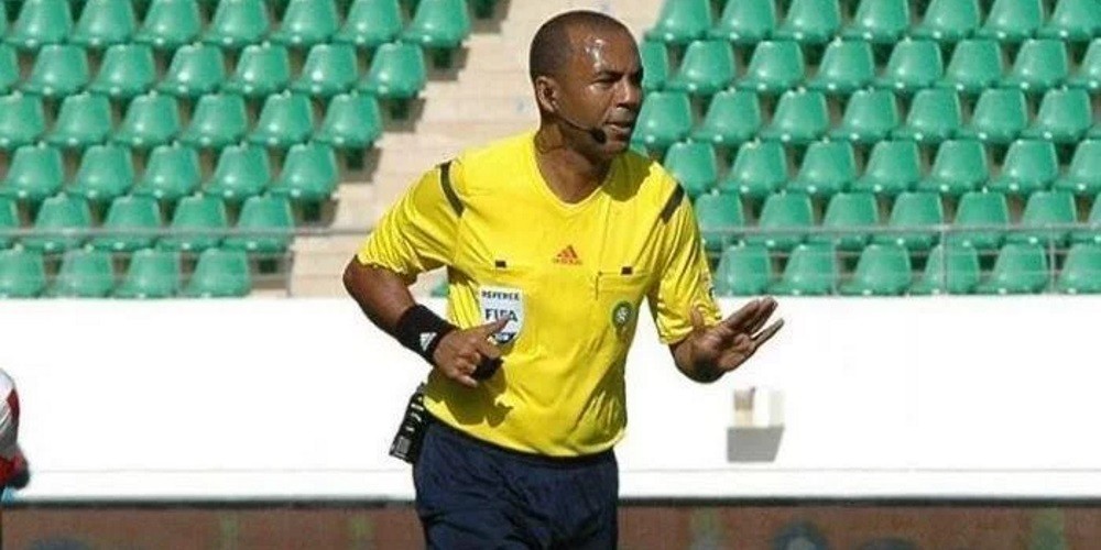 Hicham Tiazi, el árbitro que suspendieron de por vida por cobrar cuatro penales polémicos