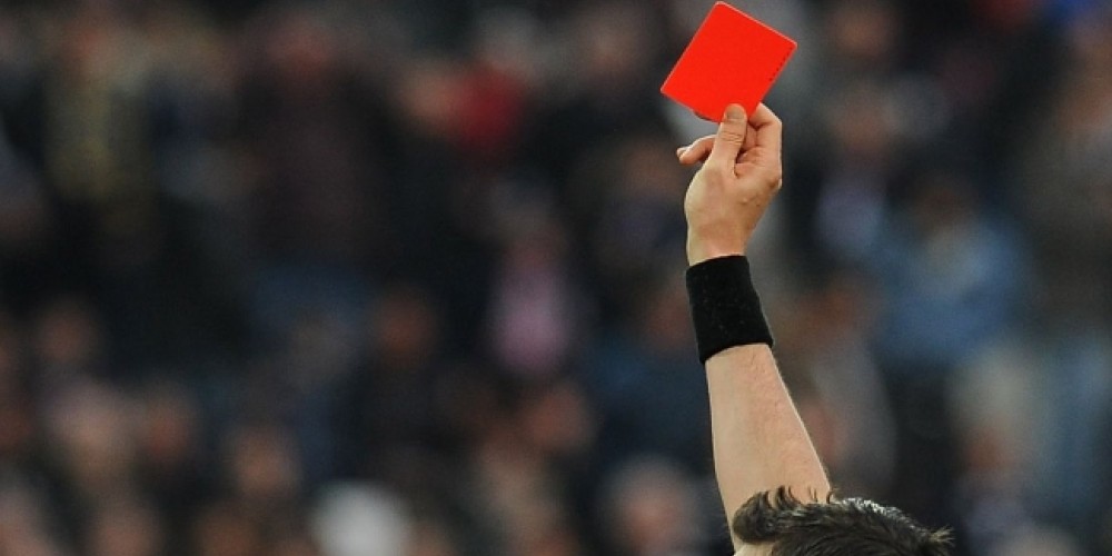 Suspenden a un futbolista por insultar al &aacute;rbitro en Facebook