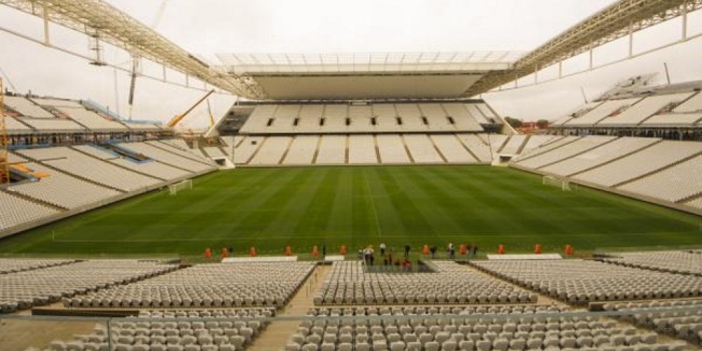 Corinthians eval&uacute;a vender el nombre de su estadio para 2016