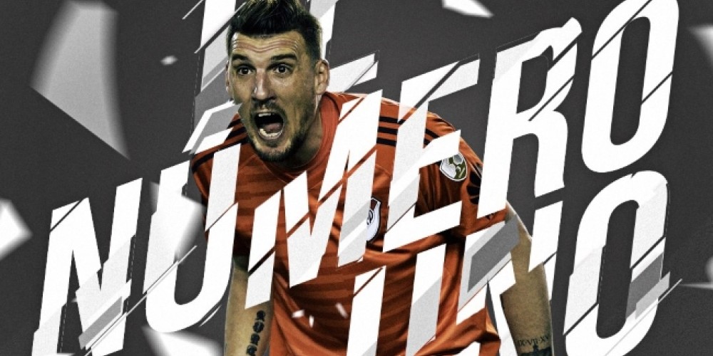 Armani es elegido como el mejor arquero del continente y pelea por ser el mejor del mundo en redes sociales