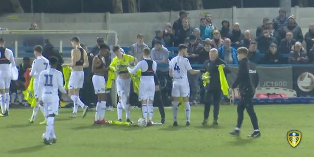 Imperdible: tuvieron que cambiar los uniformes porque el arquero era dalt&oacute;nico