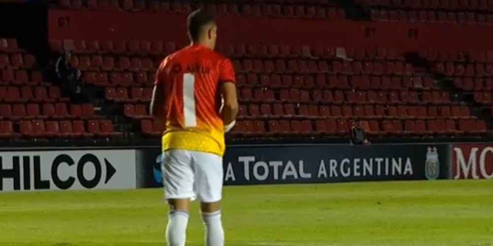 La curiosa camiseta que usó el arquero de Sol de Mayo ante Rosario Central