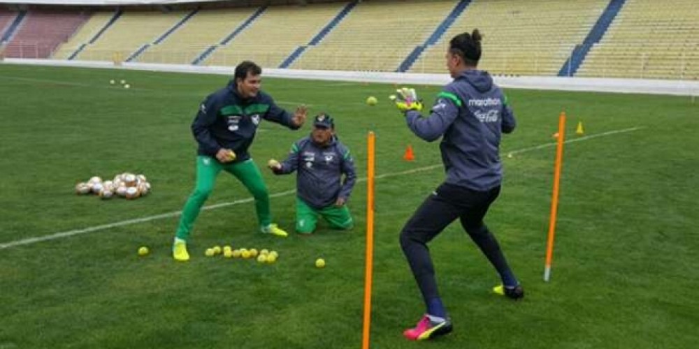 Los arqueros de Bolivia entrenan con pelotas de tenis para ganarle a Brasil