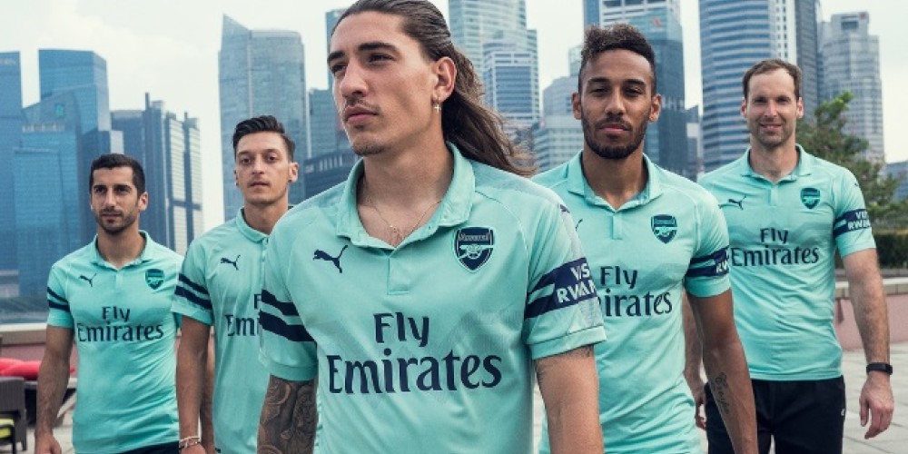 Arsenal presentó la camiseta alternativa para la próxima temporada de la Premier League