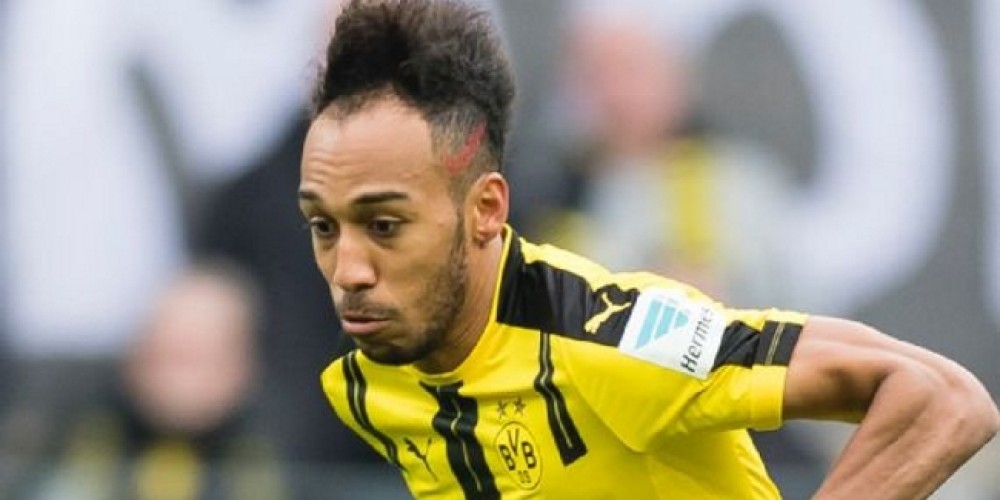 Aubameyang se pintó el símbolo de Nike en la cabeza y enojó a su equipo