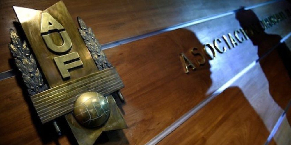 Peñarol y Nacional protagonizan un nuevo clásico fuera de las canchas