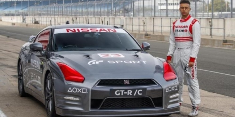 Lanzan un videojuego a través de un auto de carreras conducido por un joystick de PlayStation4