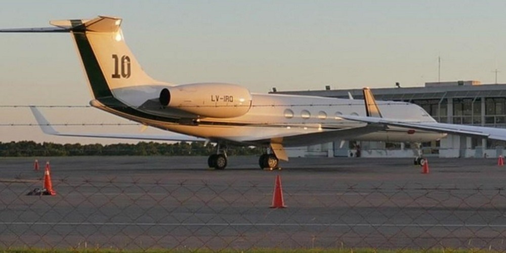 ¿Por qué está estacionado el nuevo avión de Messi en el aeropuerto de Punta del Este?