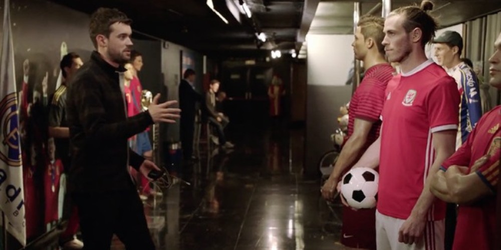 Gareth Bale particip&oacute; de una c&aacute;mara oculta en uno de los museos m&aacute;s famosos del mundo