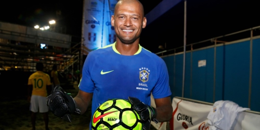 La CONMEBOL lanzó un balón especial que borra mensajes ofensivos con su uso