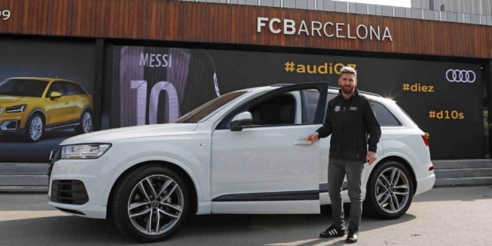 Messi, Neymar, Suárez y compañía recibieron sus nuevos autos de lujo en el Barcelona