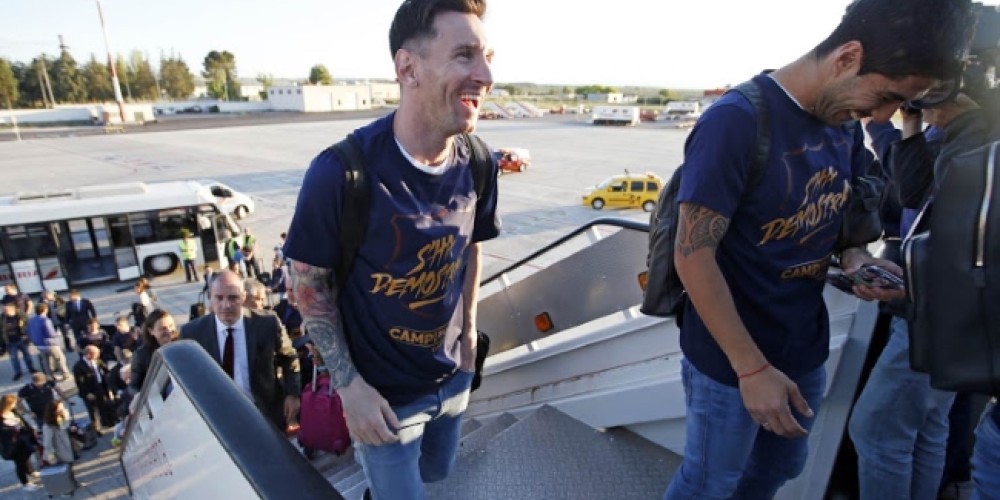 Los jugadores del Barcelona estrenaron la remera de campeones