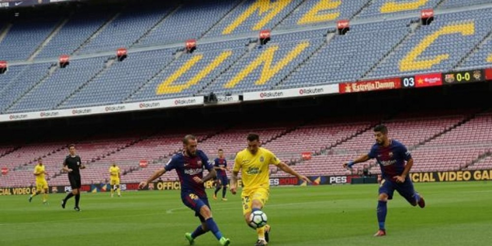 Invaden el Camp Nou en un partido sin hinchas inexplicablemente