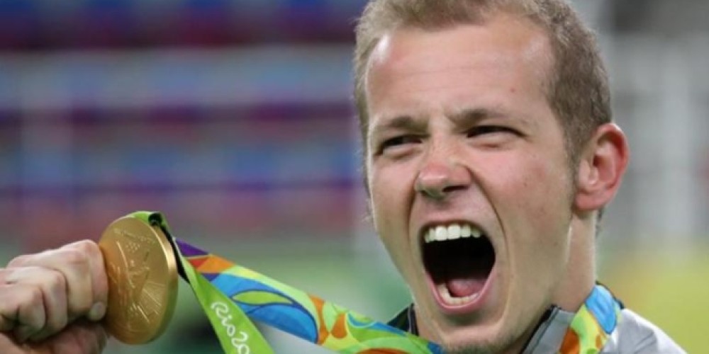 Un gimnasta quiere comprar el aparato donde ganó la medalla de oro