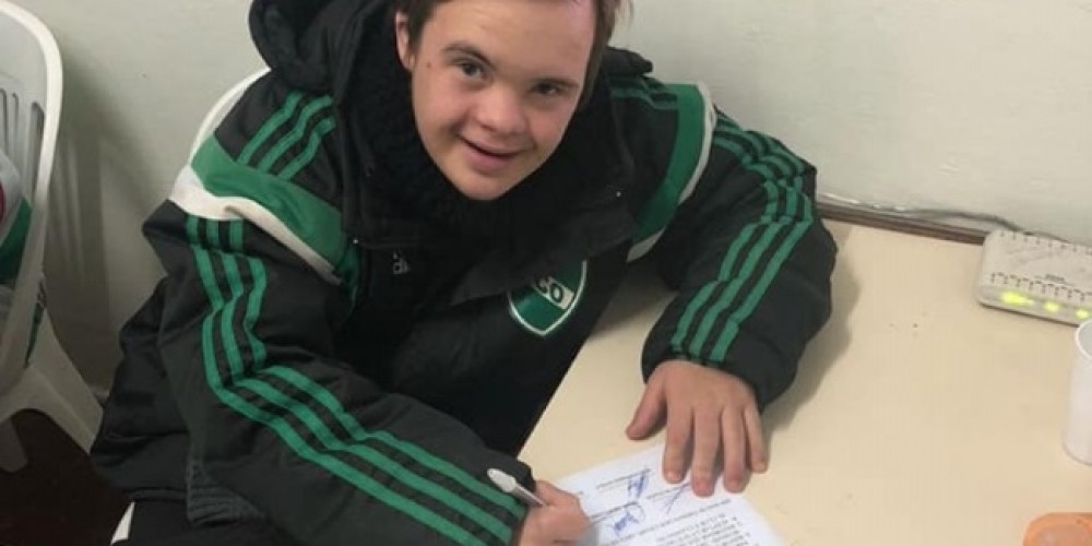 El contrato de por vida que le hizo un equipo de f&uacute;tbol a su hincha m&aacute;s importante