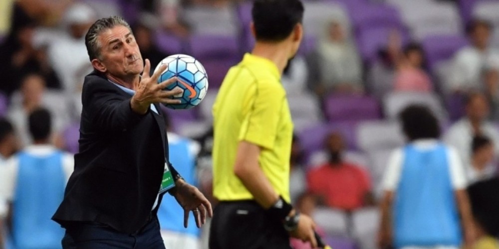 Edgardo Bauza pende de un hilo en Arabia Saudita y se quedar&iacute;a a las puertas del Mundial 