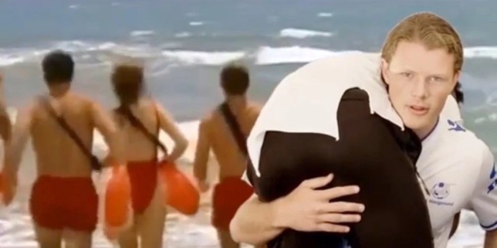 Insólito: un club noruego presentó a sus refuerzos al estilo Baywatch