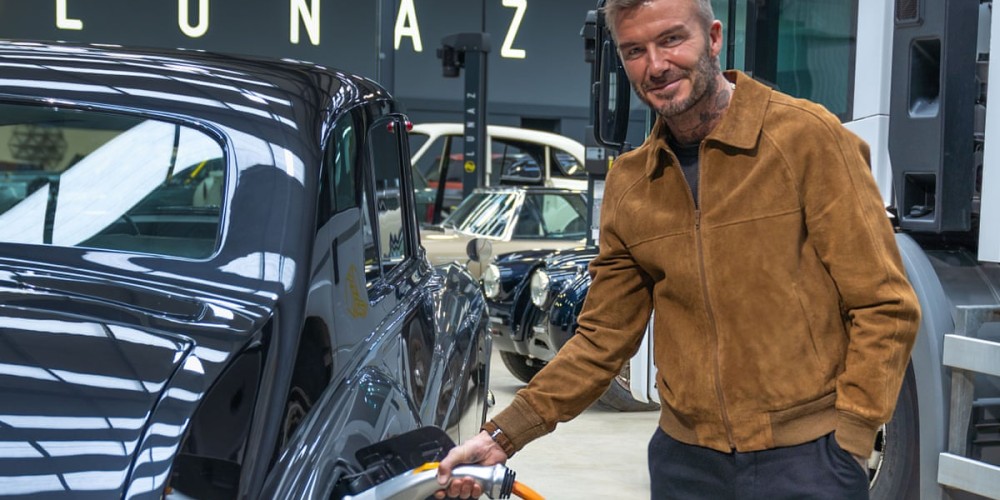 Beckham invierte sus millones en una empresa que transforma autos cl&aacute;sicos en autos el&eacute;ctricos