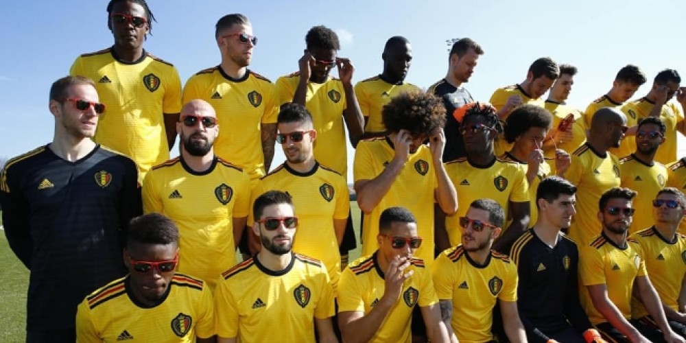 Bélgica posa con su nuevo uniforme imitando al emoji más popular